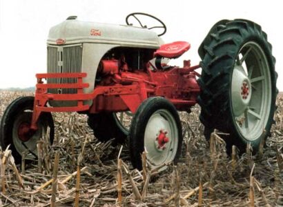 Choose Reliable Antique Tractors for the Homestead Image